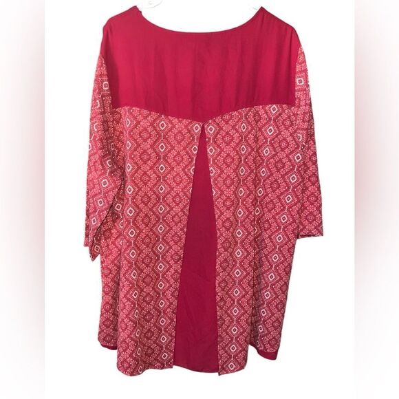 Catherines 2X 22/24W Red Zip Shoulder 3/4Sleeve Southwest Knit Top Layered Look - Picture 2 of 4